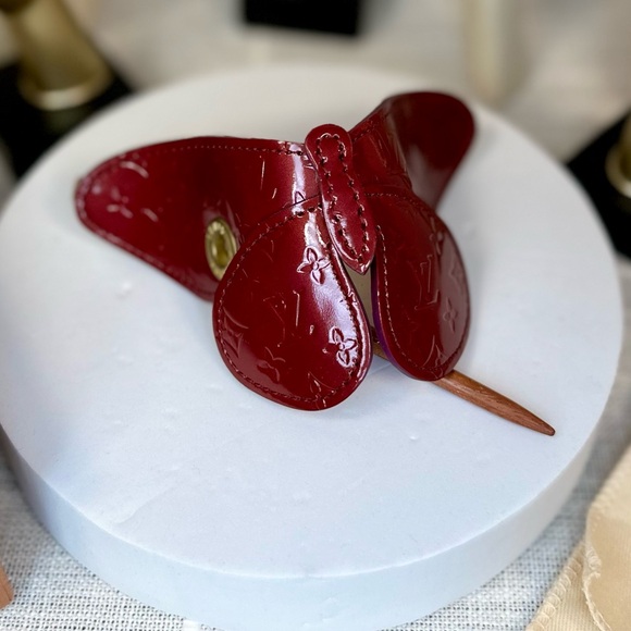EUC Rare Louis Vuitton Burgundy Monogram Vernis Conte de Fees Butterfly Hair Pin - Picture 10 of 17